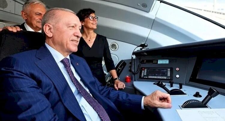 Ərdoğan qatarı özü idarə etdi – VİDEO