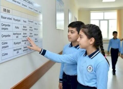 Azərbaycanda dərslərin başlama saatı dəyişdirilə bilər