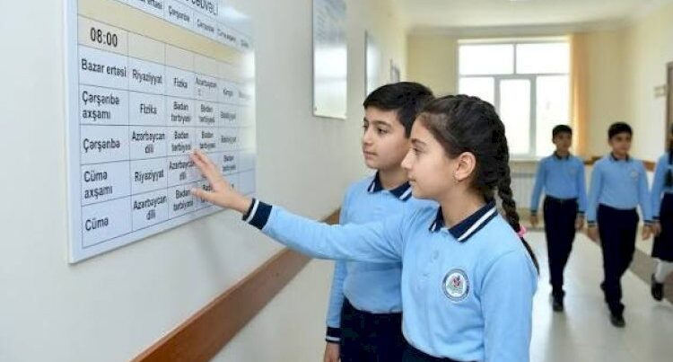 Azərbaycanda dərslərin başlama saatı dəyişdirilə bilər