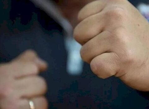 Bakıda müdir maaşını istəyən işçisini döydü