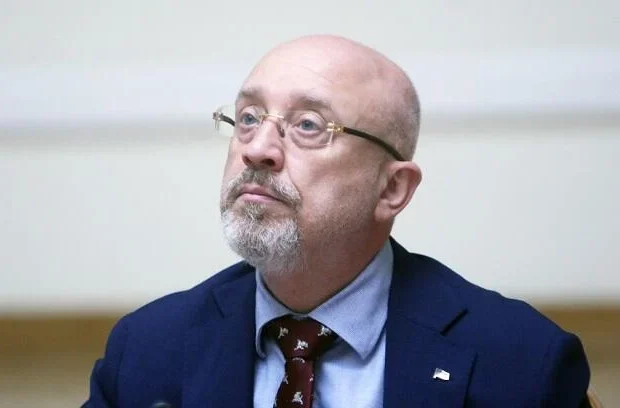 Rusiya iki sabiq müdafiə nazirini axtarışa verdi