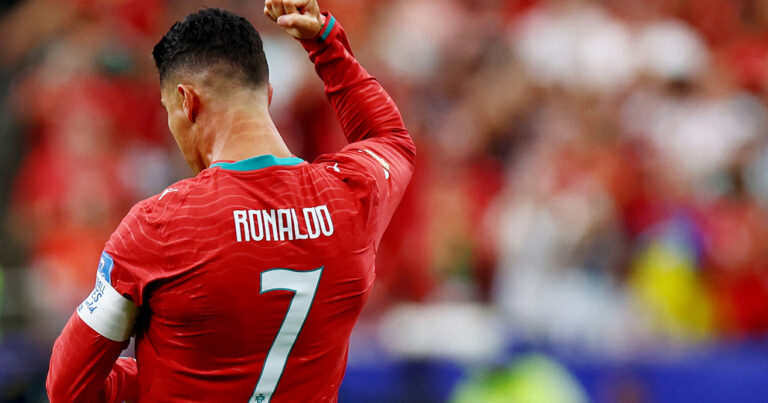 Ronaldoya görə 500 min izləyici itirdilər