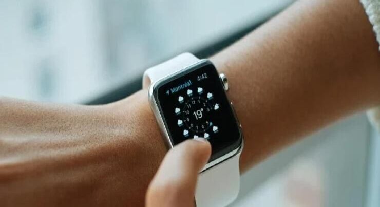 Dekorçu qadının “Rolex” qol saatını oğurlayaraq satdı, puluna “iPhone” aldı, restoranda xərclədi