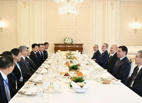 Laos prezidentinin şərəfinə rəsmi nahar verildi