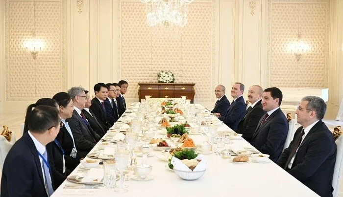 Laos prezidentinin şərəfinə rəsmi nahar verildi Laos prezidentinin şərəfinə rəsmi nahar verildi