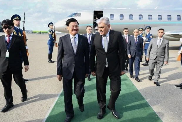 Laos prezidenti Azərbaycana gəldi – Foto