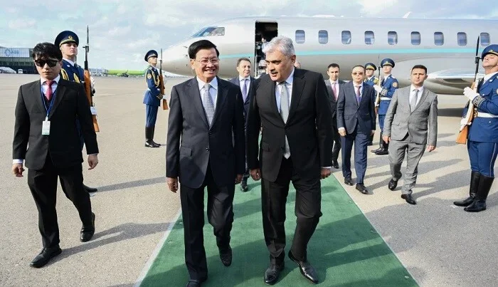 Laos prezidenti Azərbaycana gəldi – Foto