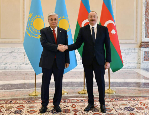 İlham Əliyev Tokayevi təbrik etdi