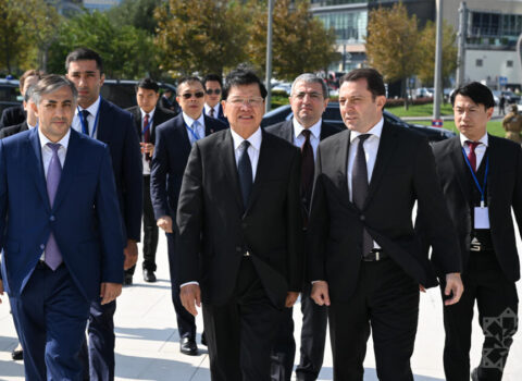 Laos Prezidenti Zəfər parkını ziyarət etdi