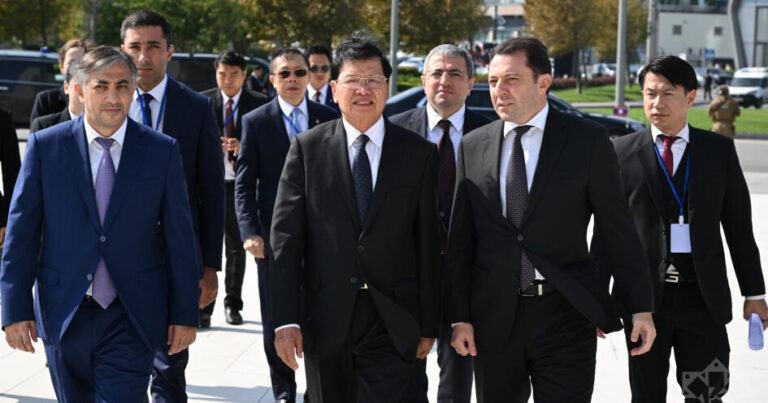 Laos Prezidenti Zəfər parkını ziyarət etdi