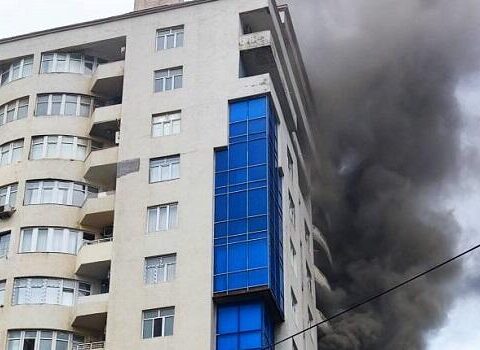 Ceyranbatanda yaşayış binasında yanğın başladı