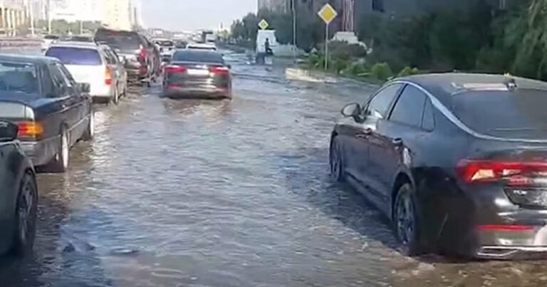 Abşeron Gənclər şəhərciyində yolu su basdı – VİDEO