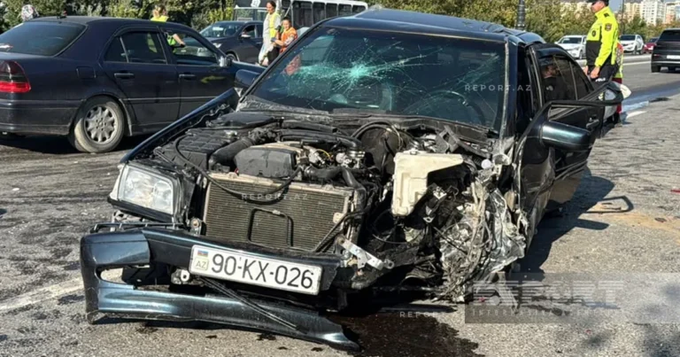 Sumqayıtda mikroavtobusla minik avtomobili toqquşdu: Xəsarət alanlar var – FOTO